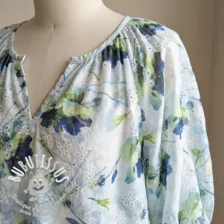Tissu en coton avec un mélange EMBROIDERY Rose green